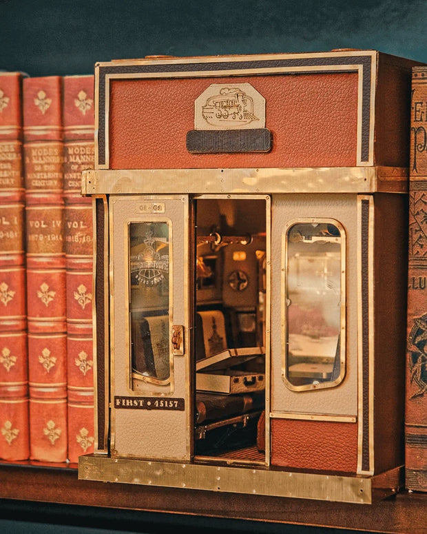 "Voyage in Motion" 1940s Train Cabin Book Nook Kit